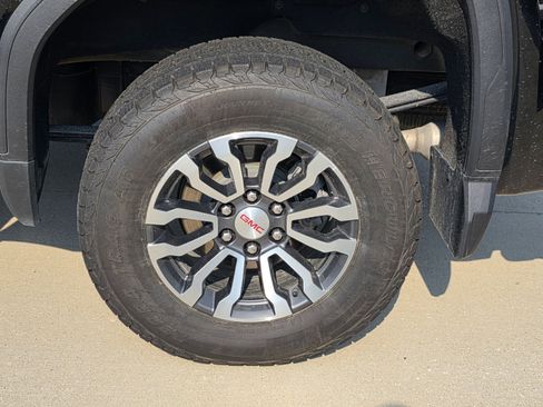 Certified 2023 GMC Sierra 1500 AT4 w/ Technology Package AWD/4WD image 9