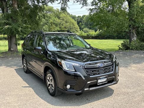 Certified 2023 Subaru Forester Premium AWD/4WD image 1
