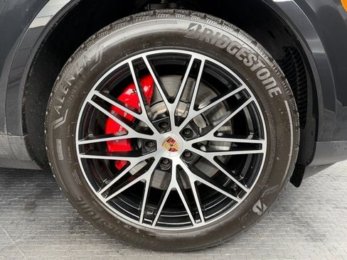 Certified 2025 Porsche Cayenne S AWD/4WD image 16