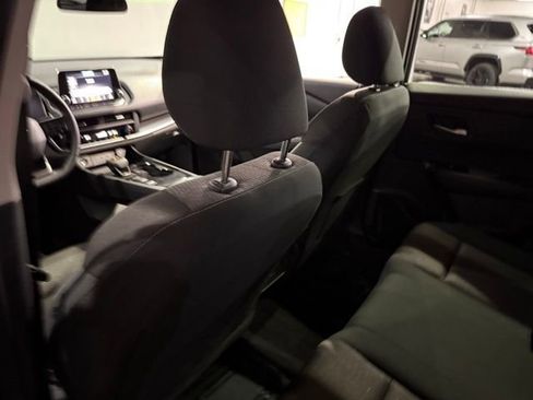 Certified 2025 Nissan Rogue SV image 28