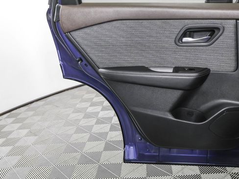 Used 2023 Nissan Rogue SV image 47