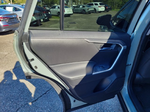 Used 2022 Toyota RAV4 XLE FWD image 15