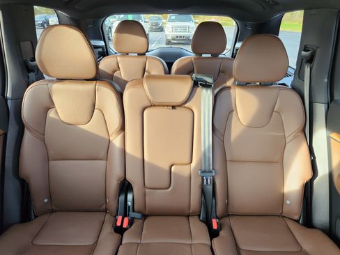 Used 2023 Volvo XC90 B6 Plus image 10