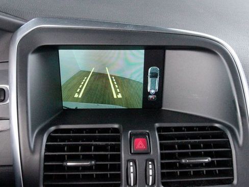 Used 2016 Volvo XC60 T5 Premier w/ Climate Package image 17