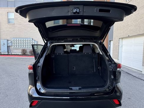 Used 2020 Toyota Highlander L AWD/4WD image 26