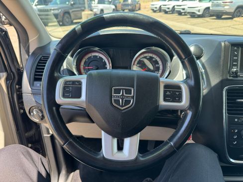 Used 2017 Dodge Grand Caravan SE w/ Power Window Group FWD image 9