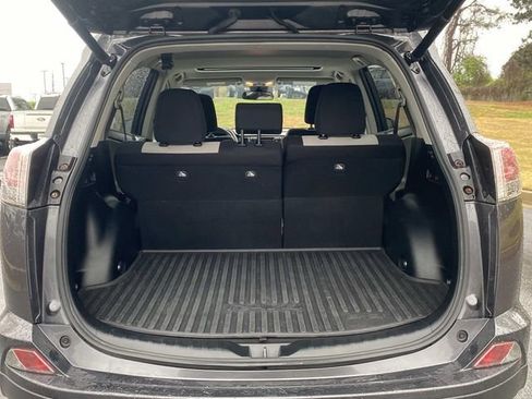 Used 2018 Toyota RAV4 XLE image 7