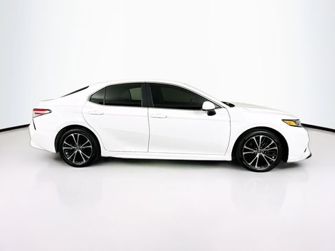 Used 2020 Toyota Camry SE FWD image 10