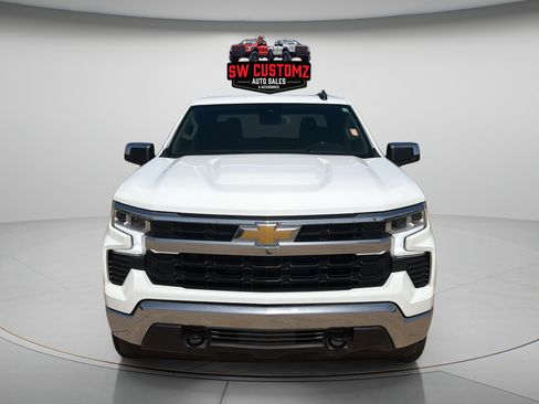 Used 2024 Chevrolet Silverado 1500 LT AWD/4WD image 2