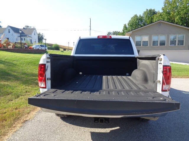Used 2022 RAM 1500 Classic SLT w/ Electronics Group AWD/4WD image 5
