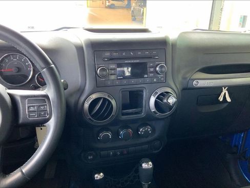 Used 2015 Jeep Wrangler Sport w/ Connectivity Group image 6