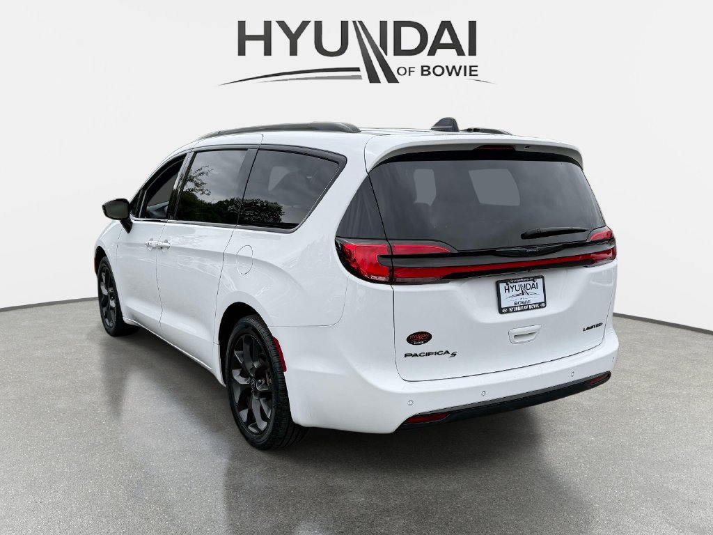 Used 2025 Chrysler Pacifica Limited FWD image 4