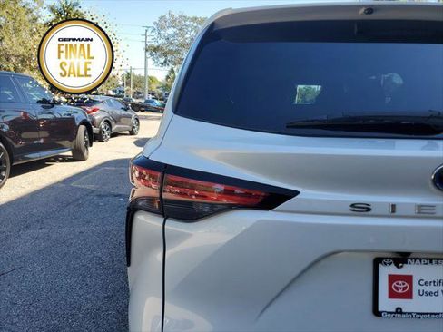 Certified 2022 Toyota Sienna Platinum image 13
