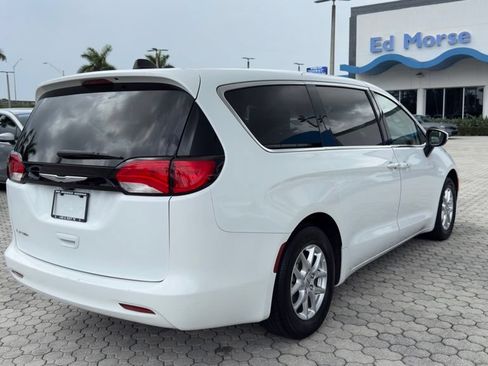 Used 2022 Chrysler Voyager LX FWD image 13