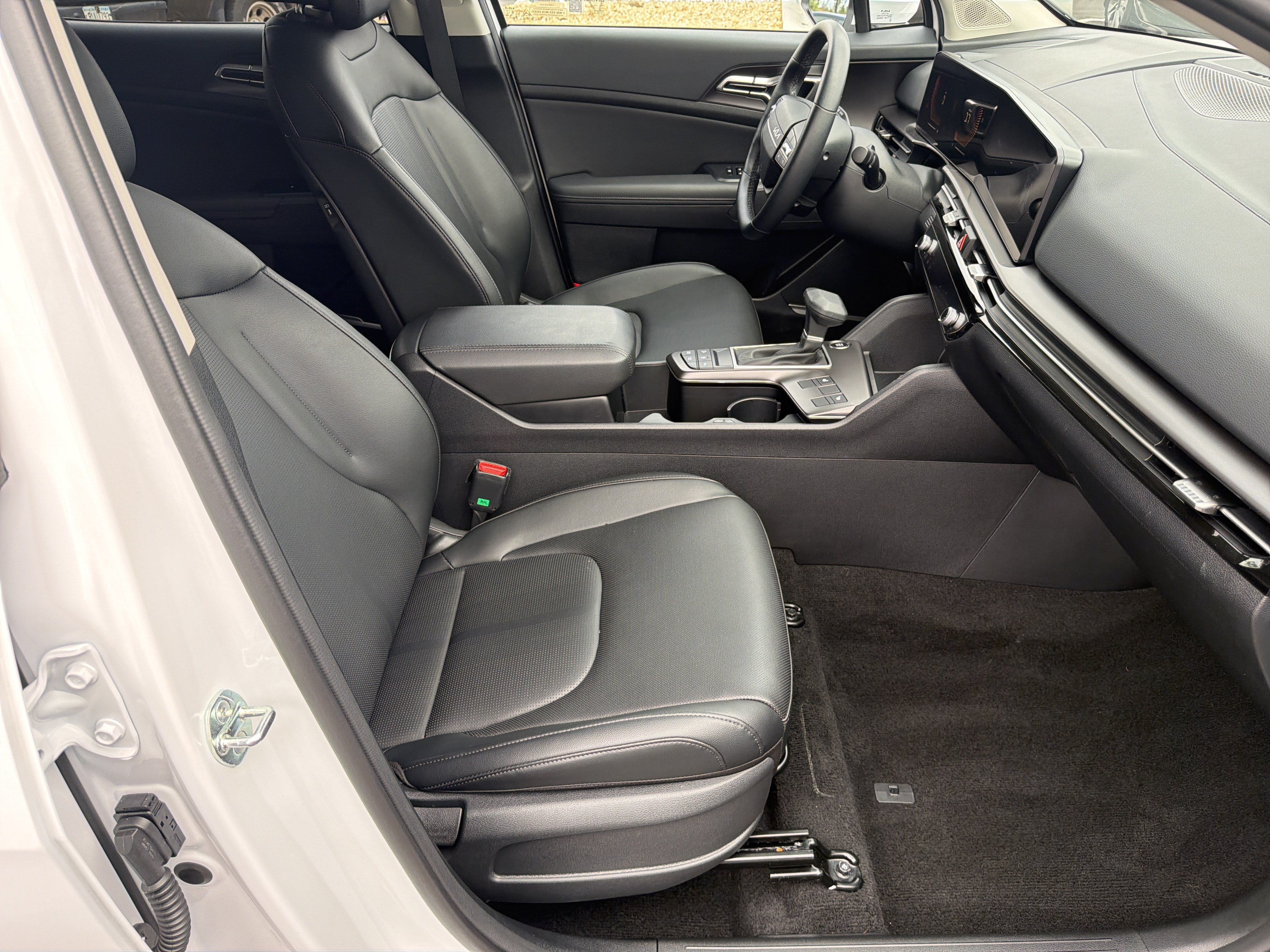 Certified 2026 Kia Sportage EX w/ EX Panorama Roof Package FWD image 13