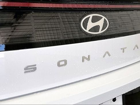 Used 2025 Hyundai Sonata Limited FWD image 17