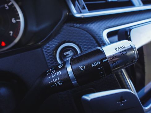 Used 2023 Land Rover Range Rover Velar R-Dynamic S image 24