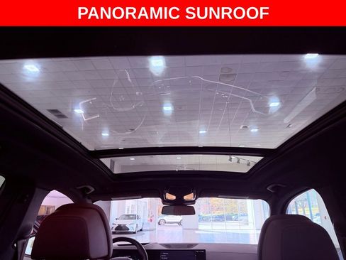 Used 2025 BMW X5 xDrive50e image 8