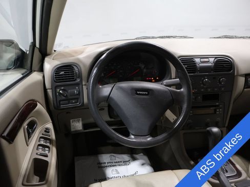 Used 2004 Volvo S40 FWD image 4