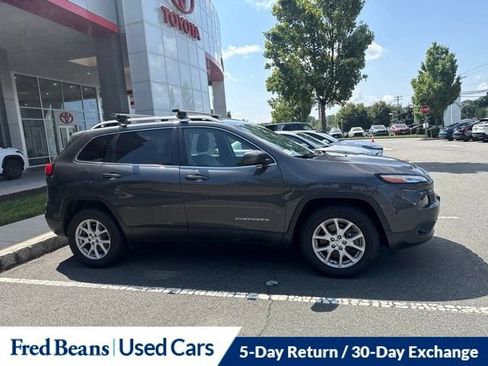 Used 2016 Jeep Cherokee Latitude w/ Safety/Convenience Group AWD/4WD image 3