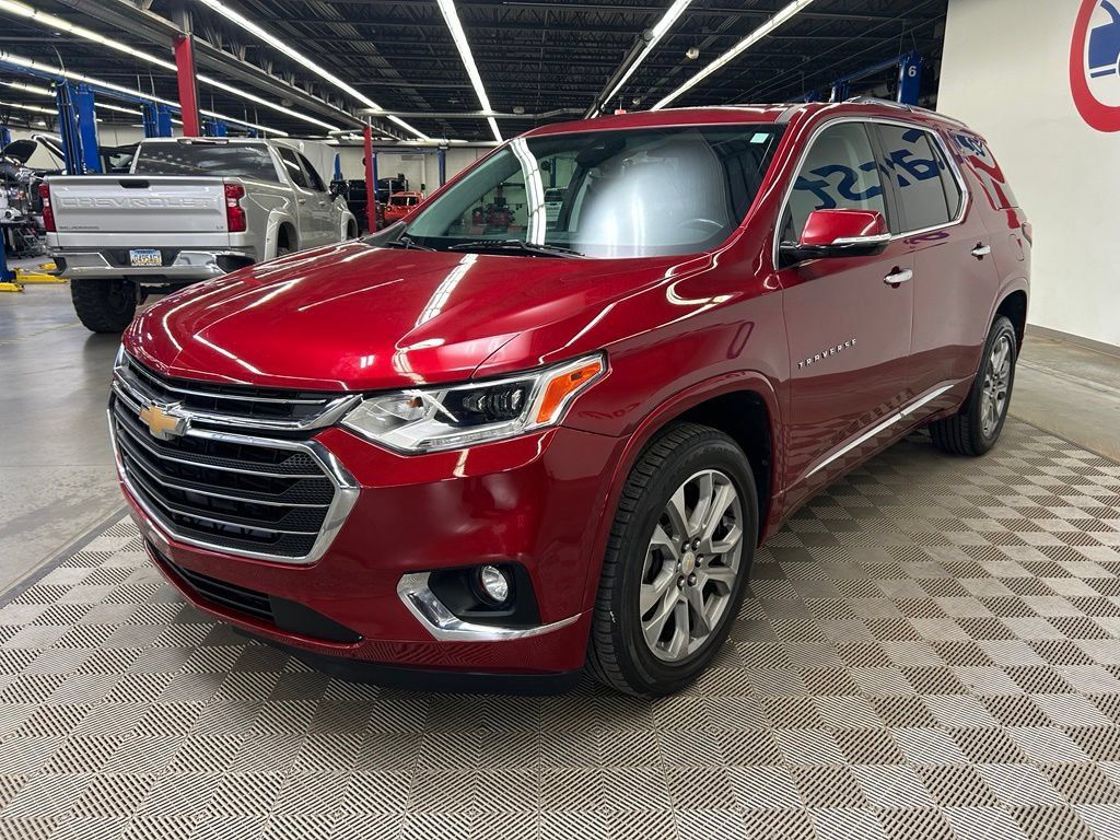 Used 2019 Chevrolet Traverse Premier w/ Driver Confidence II Package FWD image 3