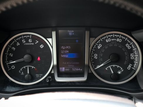 Used 2021 Toyota Tacoma SR5 RWD image 21