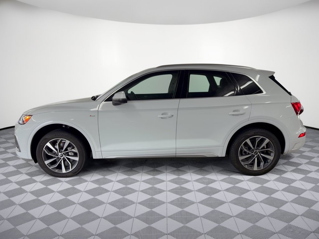 Used 2023 Audi Q5 2.0T Premium w/ Convenience Package AWD/4WD image 2