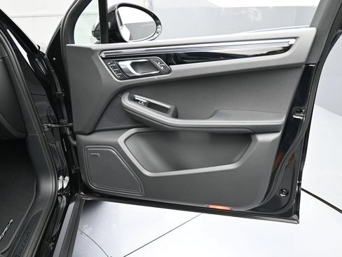 Certified 2026 Porsche Macan AWD/4WD image 28