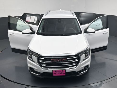 Used 2024 GMC Terrain SLT image 26