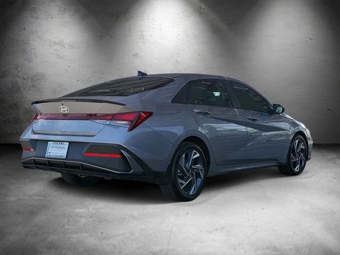 Certified 2025 Hyundai Elantra Sport FWD image 3