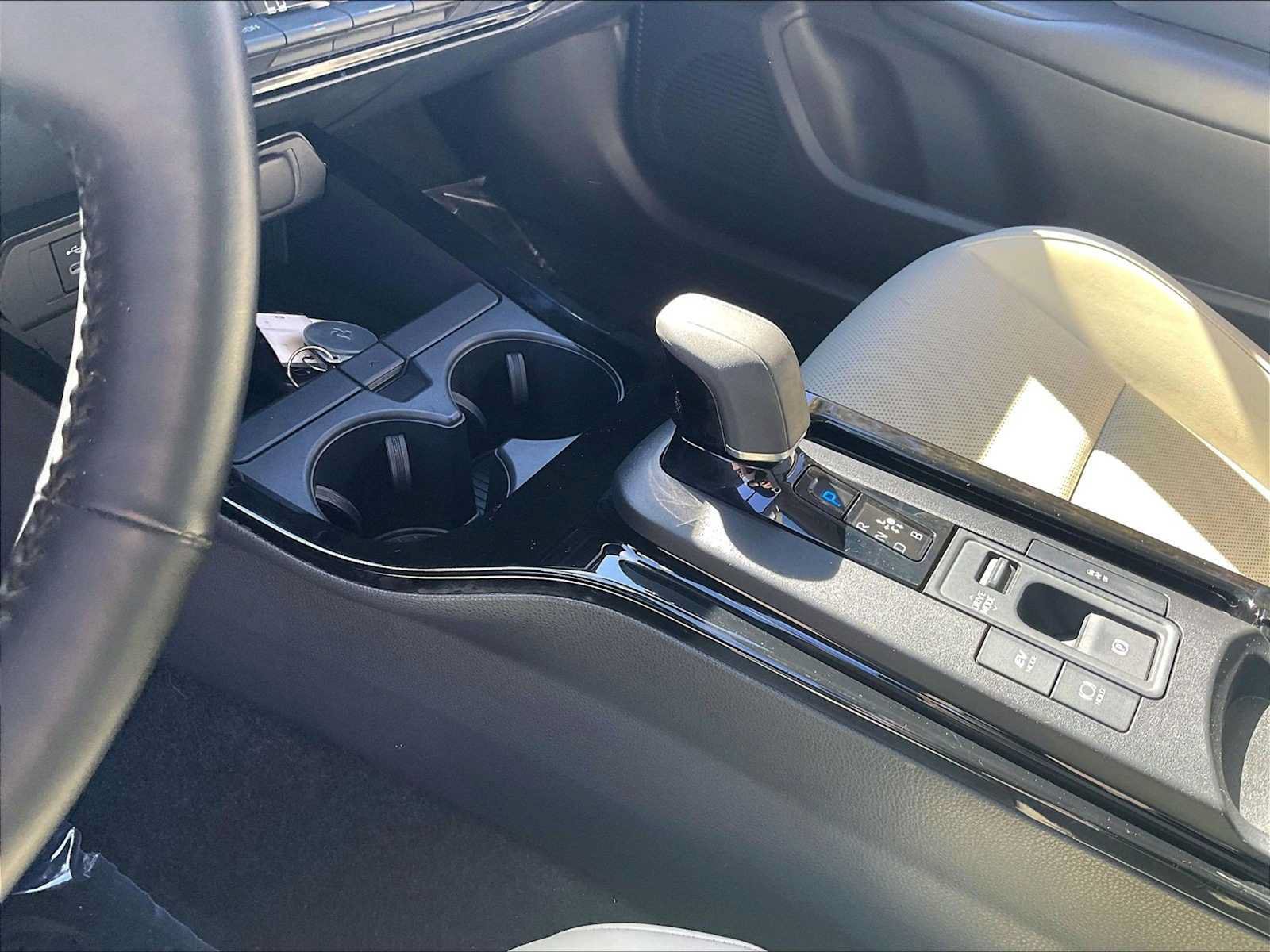 Used 2024 Toyota Prius XLE FWD image 18
