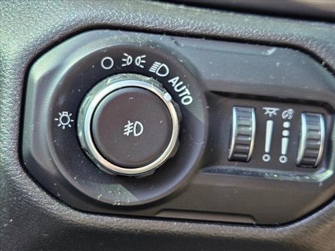 Used 2018 Jeep Wrangler Sport AWD/4WD image 12