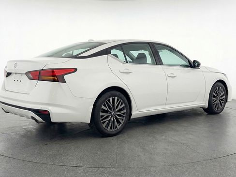Used 2025 Nissan Altima 2.5 SV FWD image 9