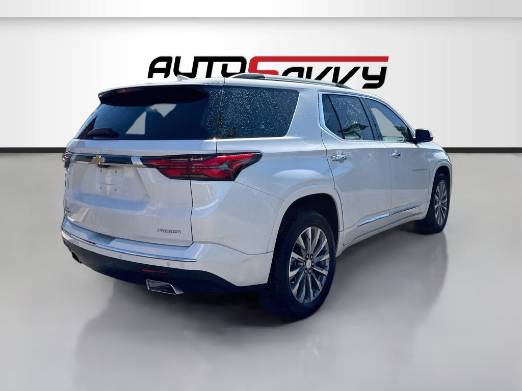 Used 2023 Chevrolet Traverse Premier FWD image 7