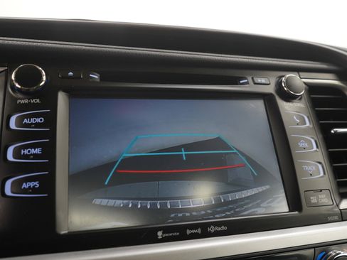 Used 2019 Toyota Highlander XLE AWD/4WD image 29