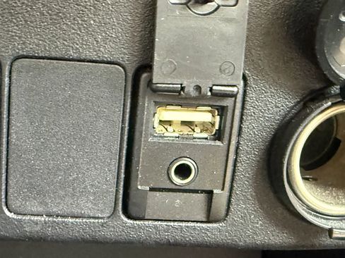 Used 2014 Toyota RAV4 XLE image 21