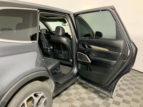 Used 2020 Kia Telluride EX image 32
