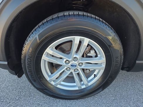 Used 2023 Ford Explorer XLT w/ Equipment Group 202A image 10