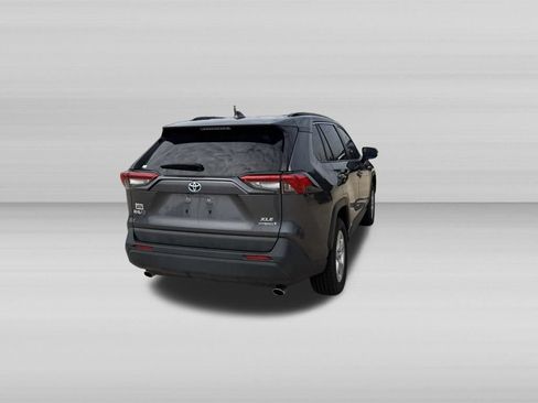 Used 2021 Toyota RAV4 XLE AWD/4WD image 7