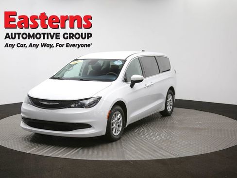 Used 2023 Chrysler Voyager LX image 54