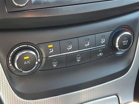 Used 2015 Nissan Sentra SR w/ SR Premium Package FWD image 18