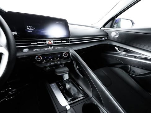 Used 2024 Hyundai Elantra SEL FWD image 31