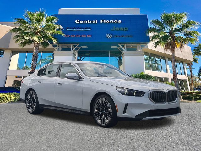 Used 2025 BMW 530i w/ Premium Package RWD image 2