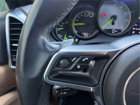 Used 2018 Porsche Cayenne S Platinum AWD/4WD image 28