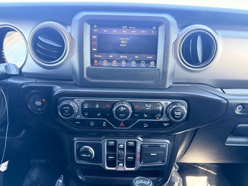 Used 2018 Jeep Wrangler Unlimited Sport S AWD/4WD image 24
