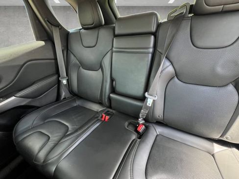 Used 2019 Jeep Cherokee Limited FWD image 22