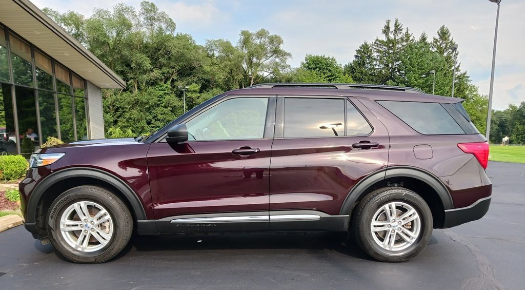 Used 2022 Ford Explorer XLT w/ Equipment Group 202A AWD/4WD image 2
