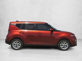 Used 2020 Kia Soul S FWD video 4