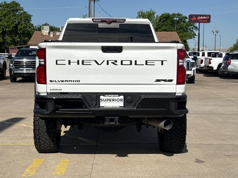 Used 2024 Chevrolet Silverado 2500 ZR2 w/ Technology Package AWD/4WD image 4