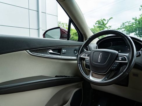 Used 2019 Lincoln Nautilus Reserve w/ Cargo Utility Package AWD/4WD image 11
